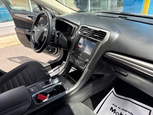 Used 2019 Ford Fusion SE FWD image 24