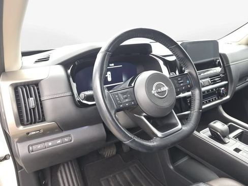 Used 2022 Nissan Pathfinder Platinum w/ Cargo Package FWD image 16