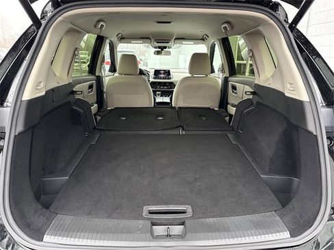 Used 2024 Nissan Rogue SV image 28