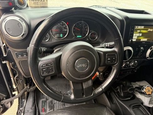 Used 2014 Jeep Wrangler Unlimited Rubicon w/ Connectivity Group AWD/4WD image 14