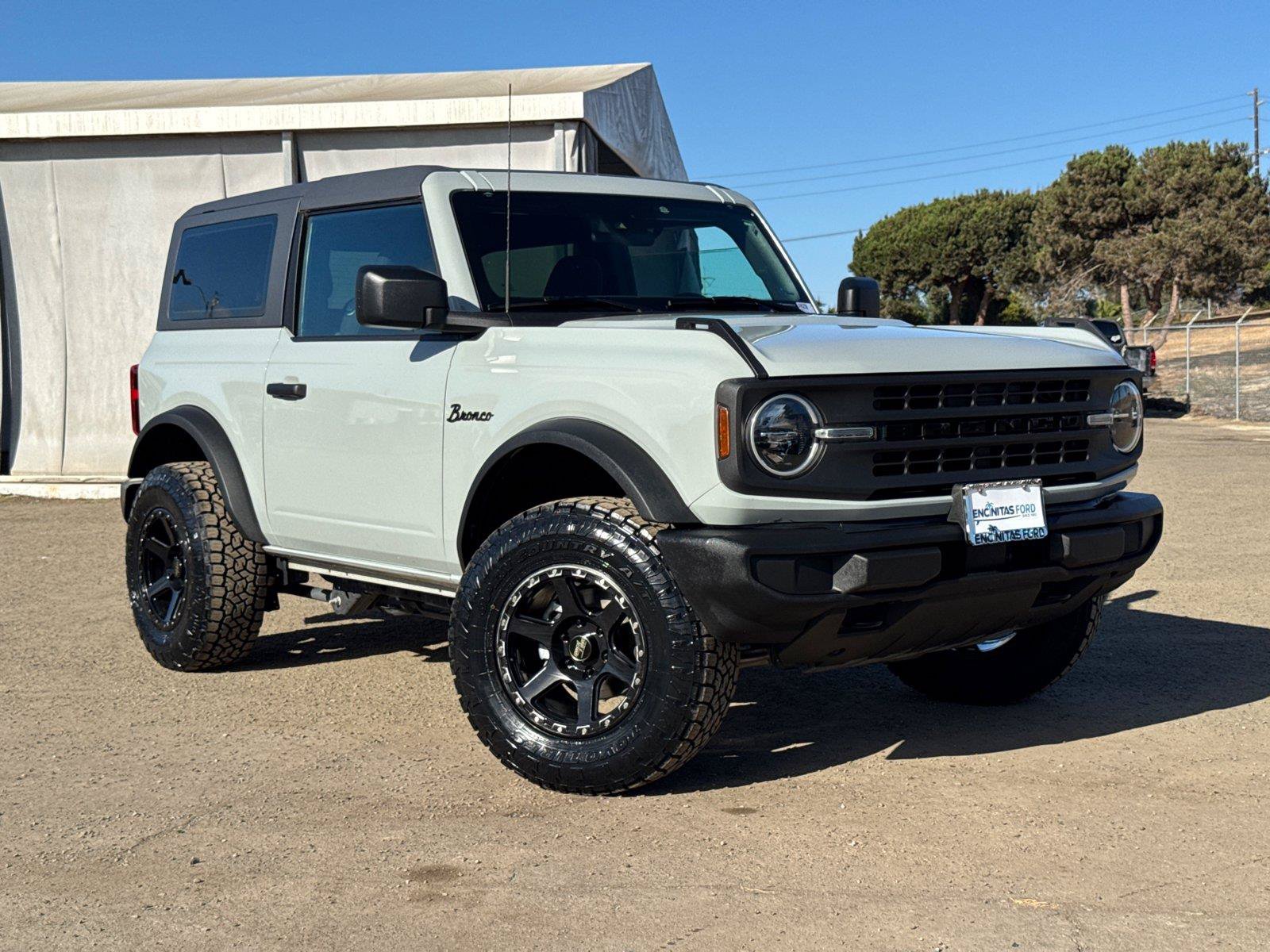 Certified 2023 Ford Bronco 2-Door AWD/4WD image 2