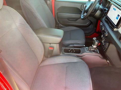 New 2025 Jeep Gladiator Sport image 11