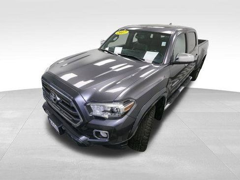 Used 2017 Toyota Tacoma Limited image 6