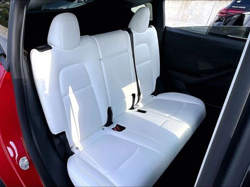Used 2022 Tesla Model Y Performance image 18