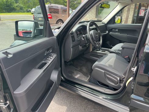 Used 2012 Jeep Liberty Sport w/ Popular Equipment Group AWD/4WD image 14
