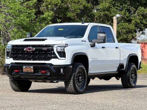 Certified 2025 Chevrolet Silverado 2500 ZR2 w/ Technology Package AWD/4WD image 8