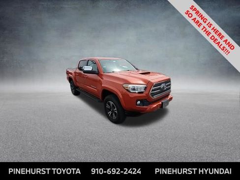 Used 2016 Toyota Tacoma TRD Sport w/ Premium & Technology Package image 3