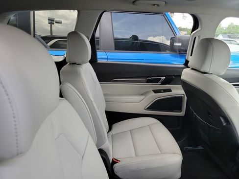 Used 2025 Kia Telluride S FWD image 31