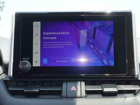 Used 2025 Toyota RAV4 XLE FWD image 15