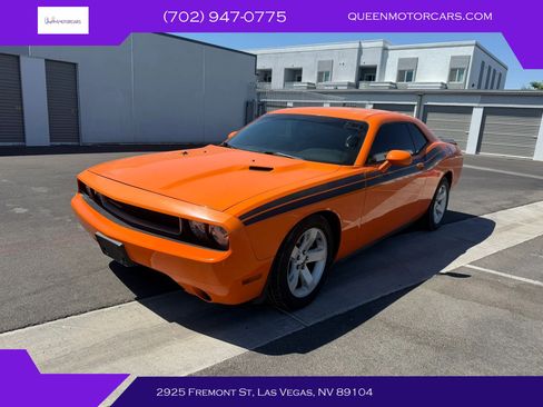 Used 2012 Dodge Challenger SXT RWD image 1