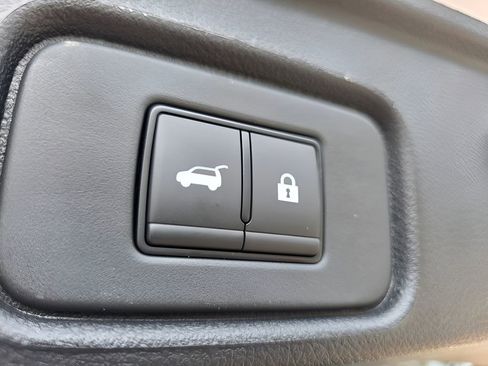 New 2026 Nissan Pathfinder SL image 8