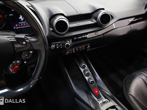 Used 2018 Ferrari 812 Superfast RWD image 31