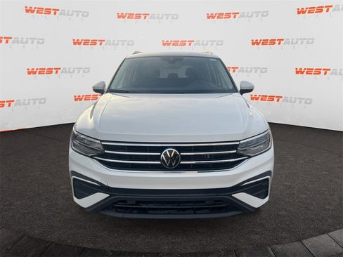 Used 2024 Volkswagen Tiguan SE w/ Panoramic Sunroof Package image 8