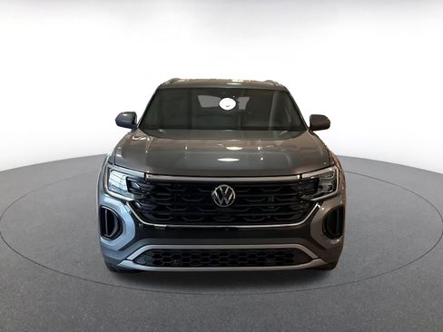 Used 2025 Volkswagen Atlas Cross Sport SE image 4