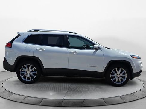 Used 2018 Jeep Cherokee Limited AWD/4WD image 6