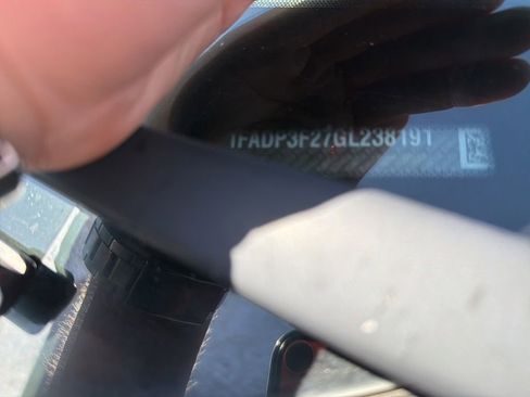 Used 2016 Ford Focus SE FWD image 19