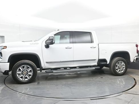 Used 2024 Chevrolet Silverado 2500 High Country w/ High Country Premium Package AWD/4WD image 11