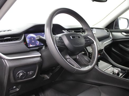 Used 2023 Jeep Grand Cherokee L Laredo image 19