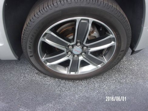Used 2018 GMC Acadia Denali w/ Technology Package FWD image 15