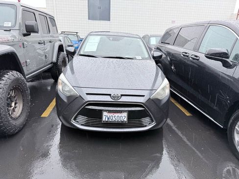 Used 2017 Toyota Yaris iA image 13