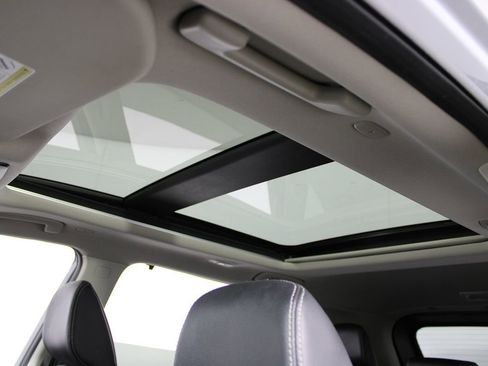 Used 2023 Nissan Rogue SL w/ SL Premium Package image 9