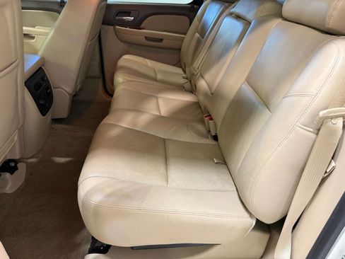 Used 2013 Chevrolet Avalanche LTZ image 26