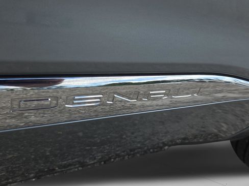 Used 2023 GMC Acadia Denali w/ Denali Ultimate Package FWD image 35