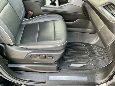 Used 2023 GMC Yukon SLT image 23