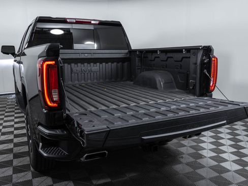 Certified 2025 GMC Sierra 1500 AT4 w/ AT4 Premium Package AWD/4WD image 17