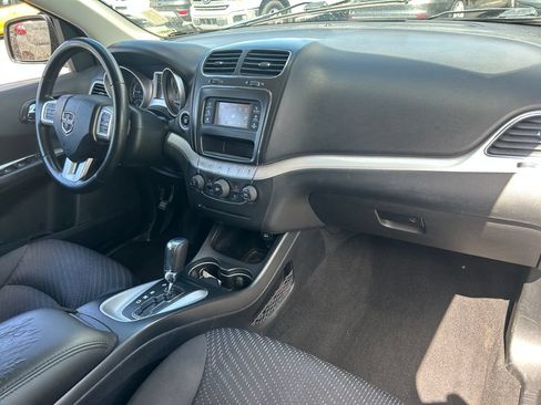 Used 2018 Dodge Journey SXT w/ Connectivity Group FWD image 36