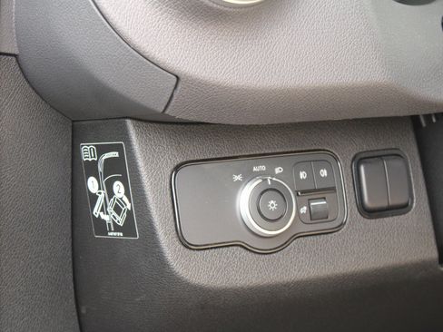 Used 2023 Mercedes-Benz Sprinter 3500 image 38