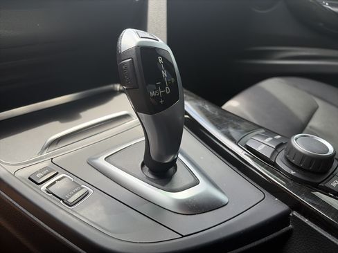 Used 2018 BMW 320i xDrive Sedan AWD/4WD image 23