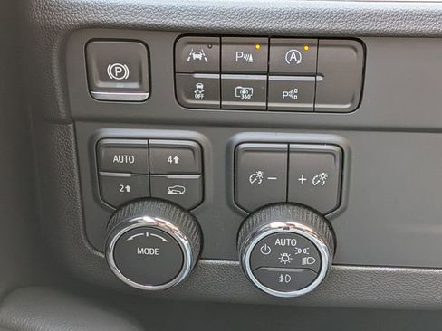 Used 2025 Chevrolet Tahoe Premier image 19