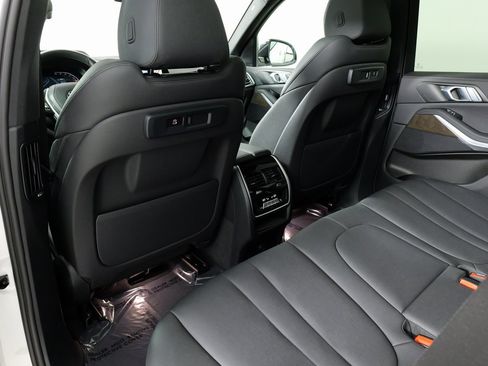 Used 2022 BMW X5 xDrive40i w/ Parking Assistance Package image 32