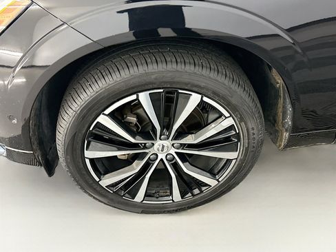 Used 2024 Volvo XC60 B5 Plus image 11