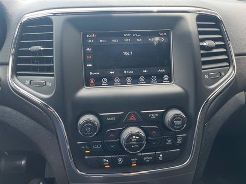 Used 2018 Jeep Grand Cherokee Laredo AWD/4WD image 15