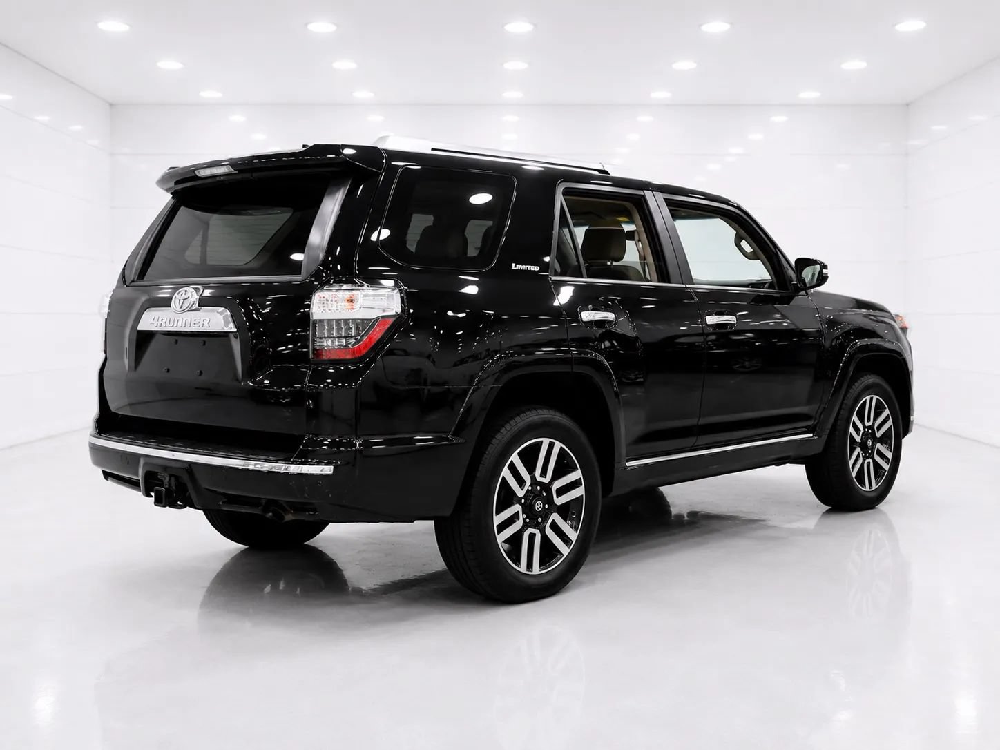 Used 2015 Toyota 4Runner Limited AWD/4WD image 5