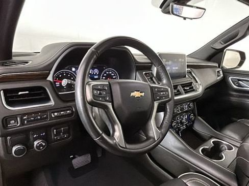 Used 2021 Chevrolet Suburban Premier w/ Premium Package RWD image 13