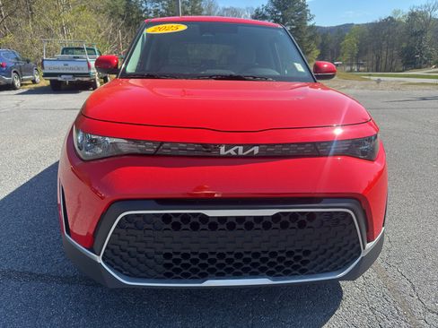 Used 2025 Kia Soul LX image 2
