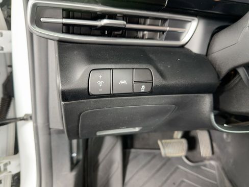 Used 2021 Hyundai Elantra SEL w/ Convenience Package image 19