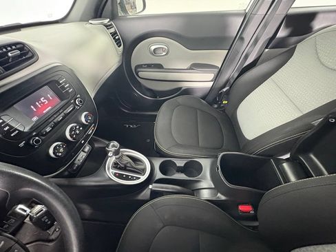 Used 2015 Kia Soul + FWD image 27