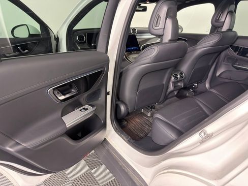 Used 2025 Mercedes-Benz GLC 300 4MATIC image 14