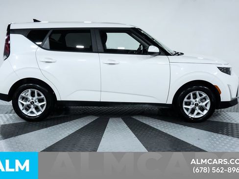 Used 2025 Kia Soul LX w/ LX Technology Package FWD image 8