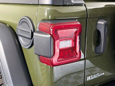 Used 2021 Jeep Wrangler Unlimited Rubicon w/ Uconnect 4C Nav & Sound Group AWD/4WD image 36
