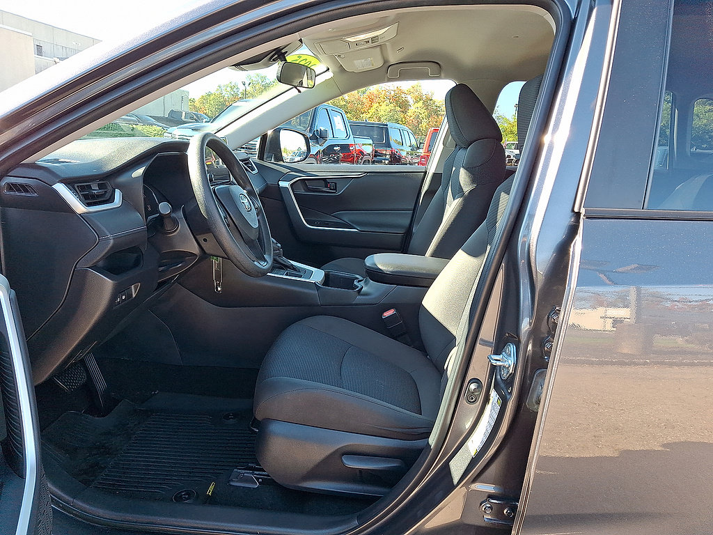 Used 2025 Toyota RAV4 LE AWD/4WD image 52