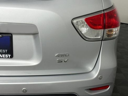 Used 2013 Nissan Pathfinder SV AWD/4WD image 22