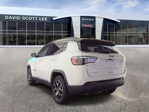 Used 2025 Jeep Compass Limited AWD/4WD image 4