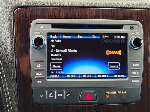 Used 2017 Chevrolet Traverse LT w/ Style and Technology Package AWD/4WD image 18