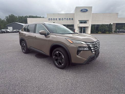 Used 2025 Nissan Rogue SV AWD/4WD image 2