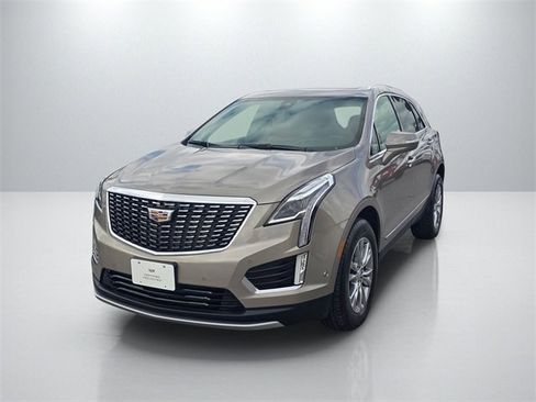 Used 2023 Cadillac XT5 Premium Luxury w/ Technology Package image 2